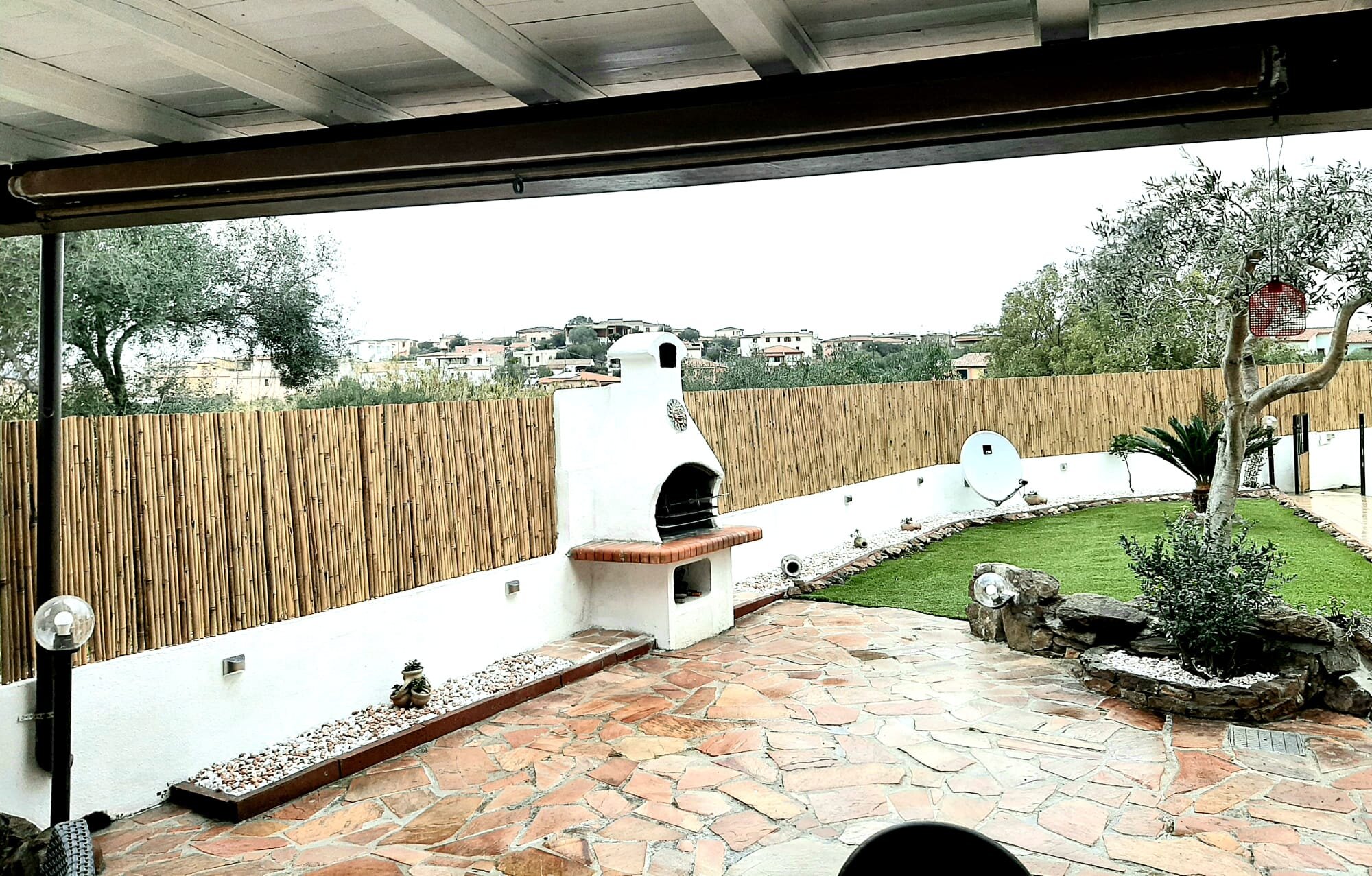 Bina Lou Location